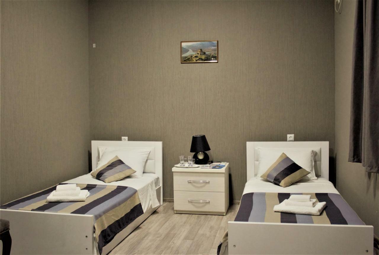 Twins Hotel Tbilisi Bagian luar foto