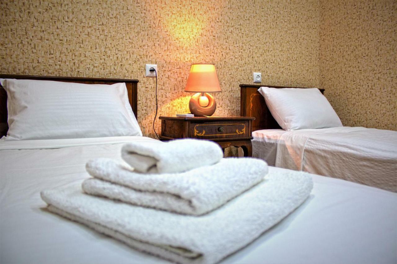Twins Hotel Tbilisi Bagian luar foto